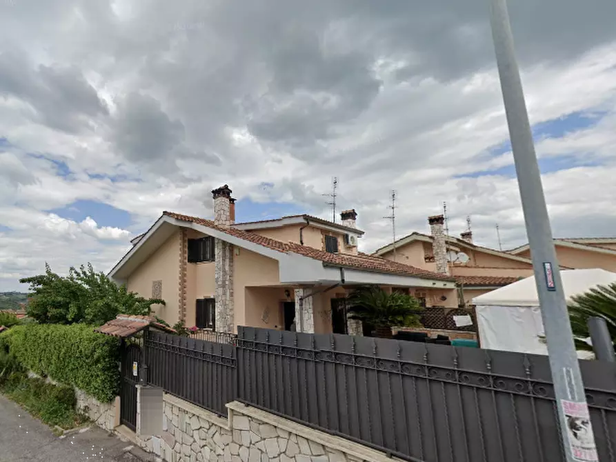 Immagine 6 di Villetta a schiera in vendita  in Via Ippocrate  a Guidonia Montecelio