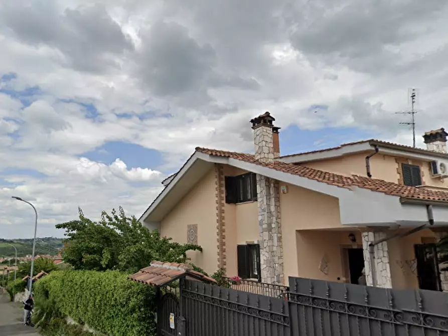 Immagine 18 di Villetta a schiera in vendita  in Via Ippocrate  a Guidonia Montecelio