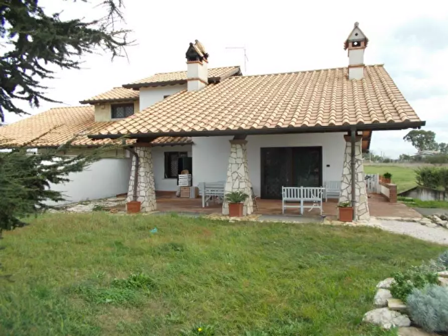 Immagine 2 di Casa bifamiliare in vendita  in Via Mar dei Sargassi a Pomezia