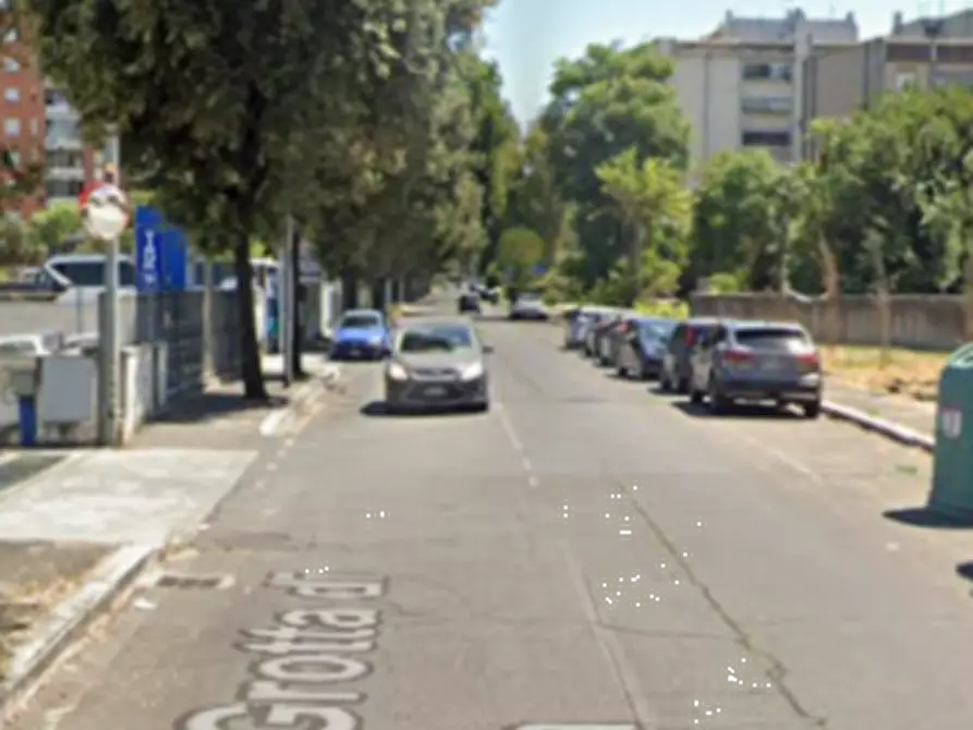Immagine 4 di Garage in vendita  in Via di Grotta di Gregna a Roma
