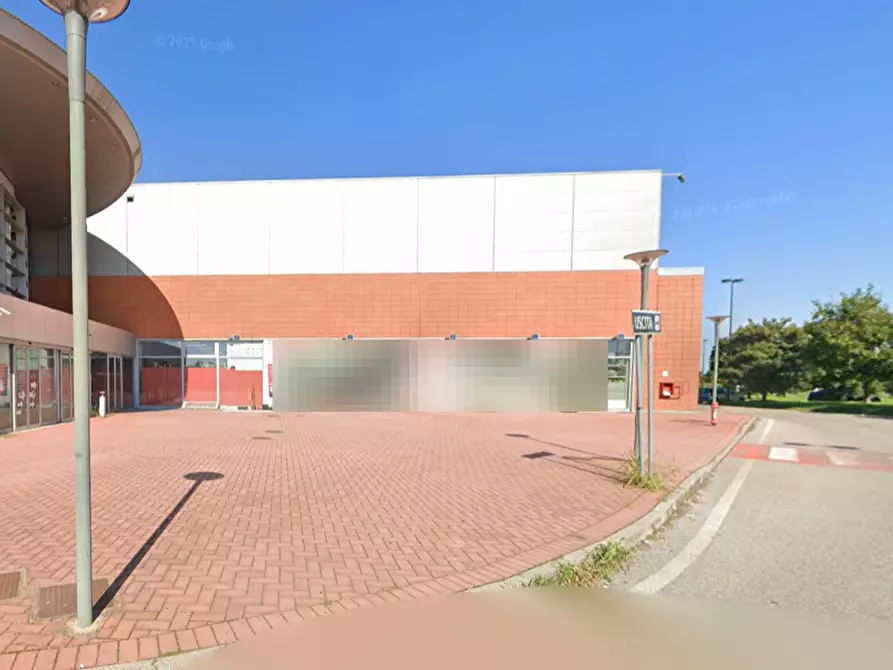 Immagine 2 di Negozio in vendita  in Via Kennedy a Verolanuova