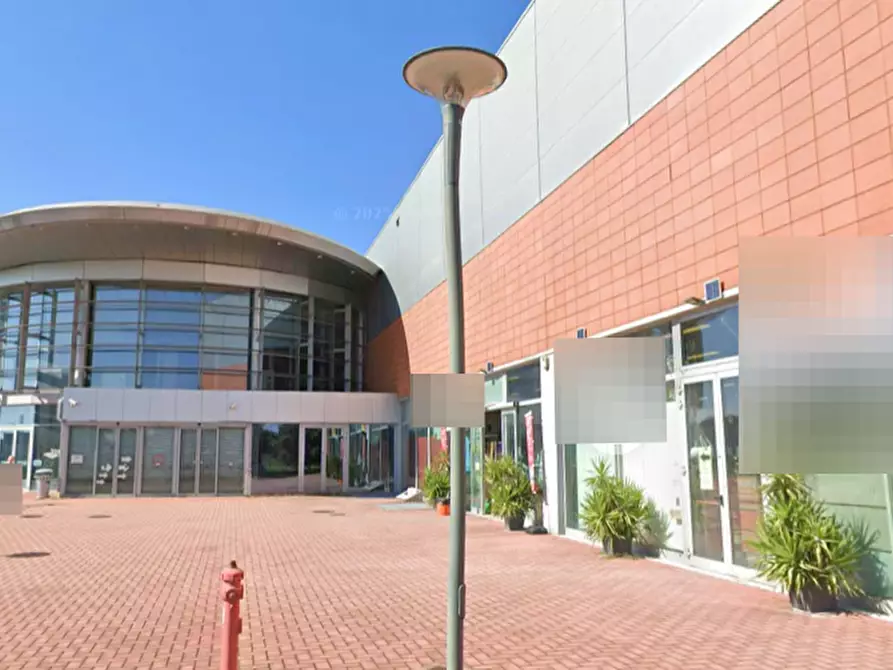 Immagine 4 di Negozio in vendita  in Via Kennedy a Verolanuova