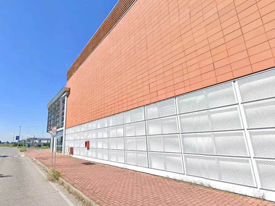 Immagine 11 di Negozio in vendita  in Via Kennedy a Verolanuova