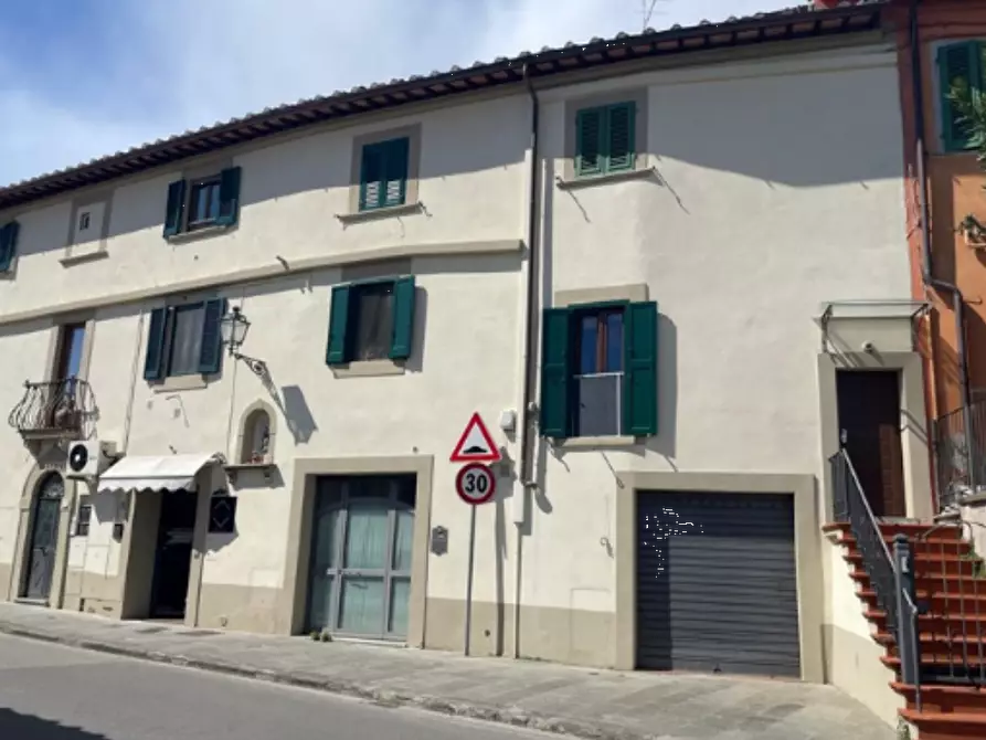 Immagine 1 di Negozio in vendita  in Via Iacopo Modesti a Carmignano