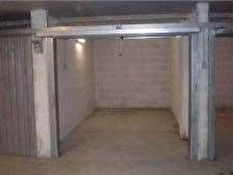 Immagine 1 di Garage in vendita  in Via di Grotta di Gregna a Roma