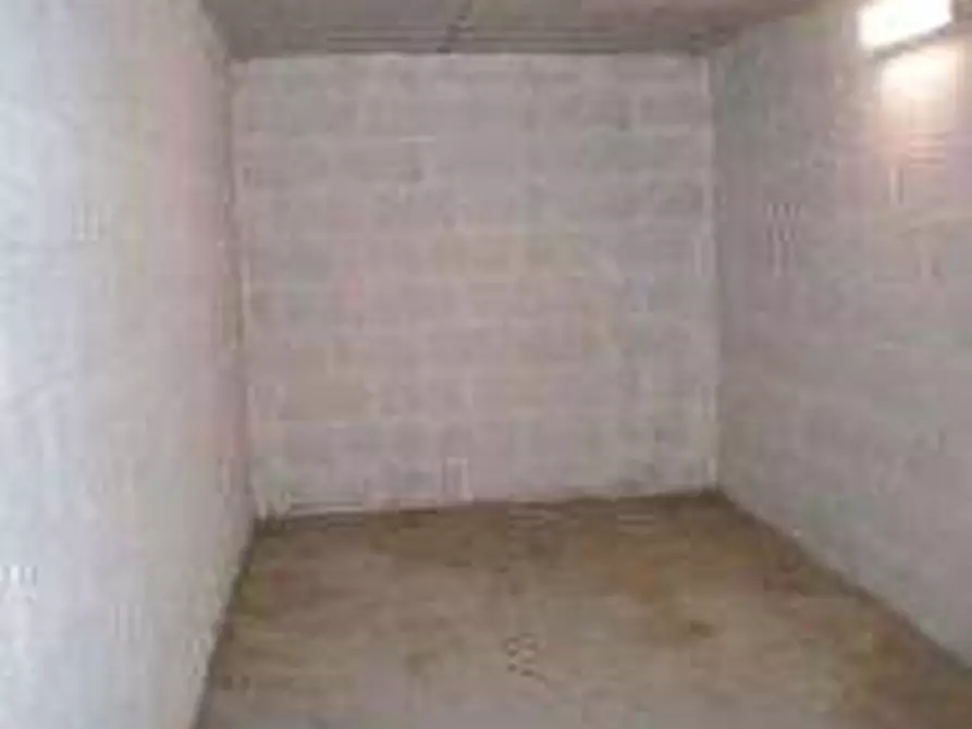 Immagine 2 di Garage in vendita  in Via di Grotta di Gregna a Roma