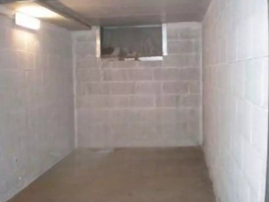 Immagine 3 di Garage in vendita  in Via di Grotta di Gregna a Roma