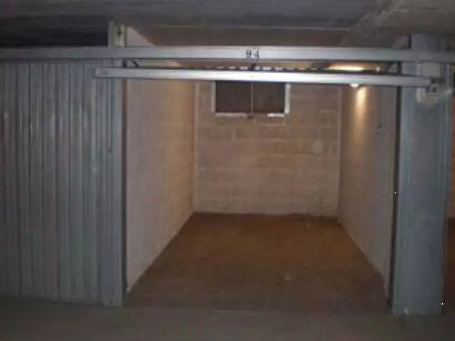 Immagine 2 di Garage in vendita  in Via di Grotta di Gregna a Roma