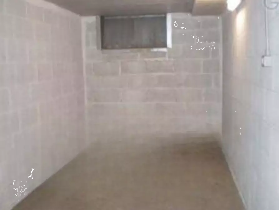 Immagine 3 di Garage in vendita  in Via di Grotta di Gregna a Roma