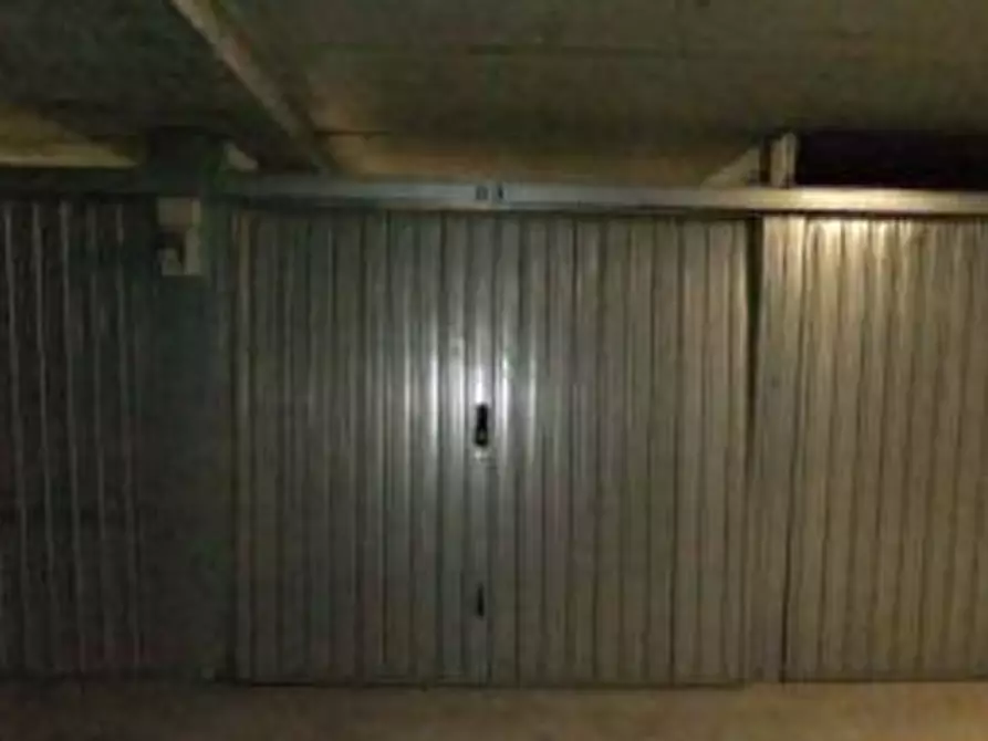 Immagine 1 di Garage in vendita  in Via di Grotta di Gregna a Roma