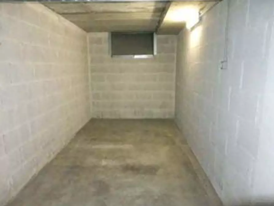 Immagine 2 di Garage in vendita  in Via di Grotta di Gregna a Roma