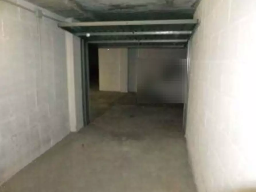 Immagine 3 di Garage in vendita  in Via di Grotta di Gregna a Roma