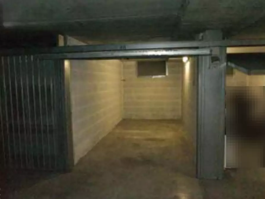 Immagine 4 di Garage in vendita  in Via di Grotta di Gregna a Roma