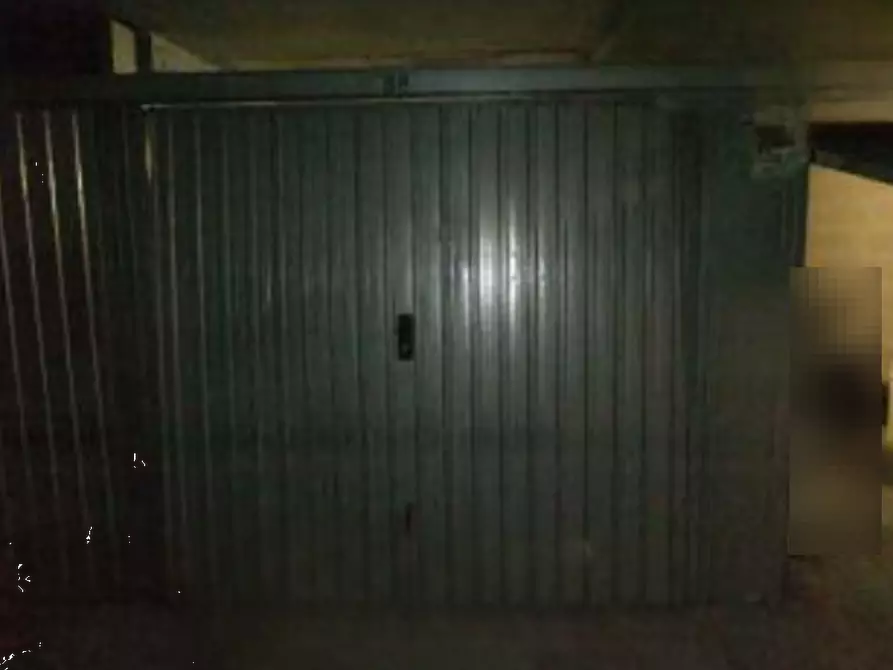 Immagine 1 di Garage in vendita  in Via di Grotta di Gregna a Roma