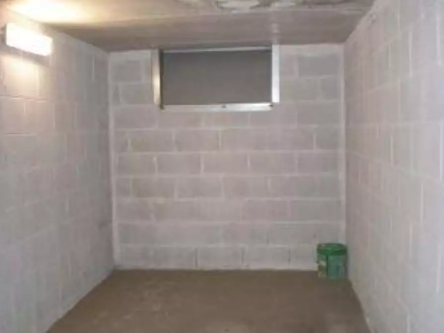 Immagine 2 di Garage in vendita  in Via di Grotta di Gregna a Roma