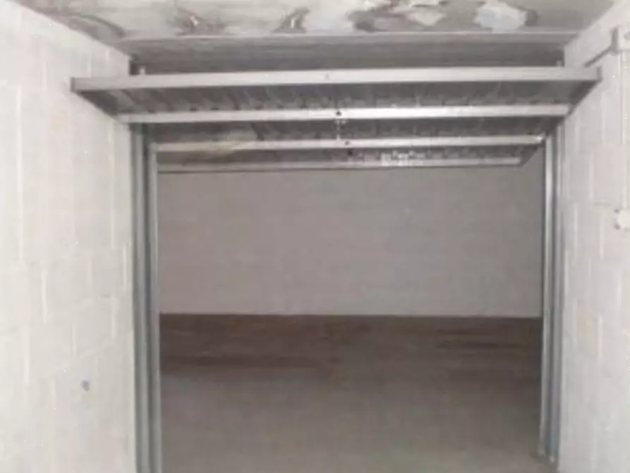 Immagine 3 di Garage in vendita  in Via di Grotta di Gregna a Roma