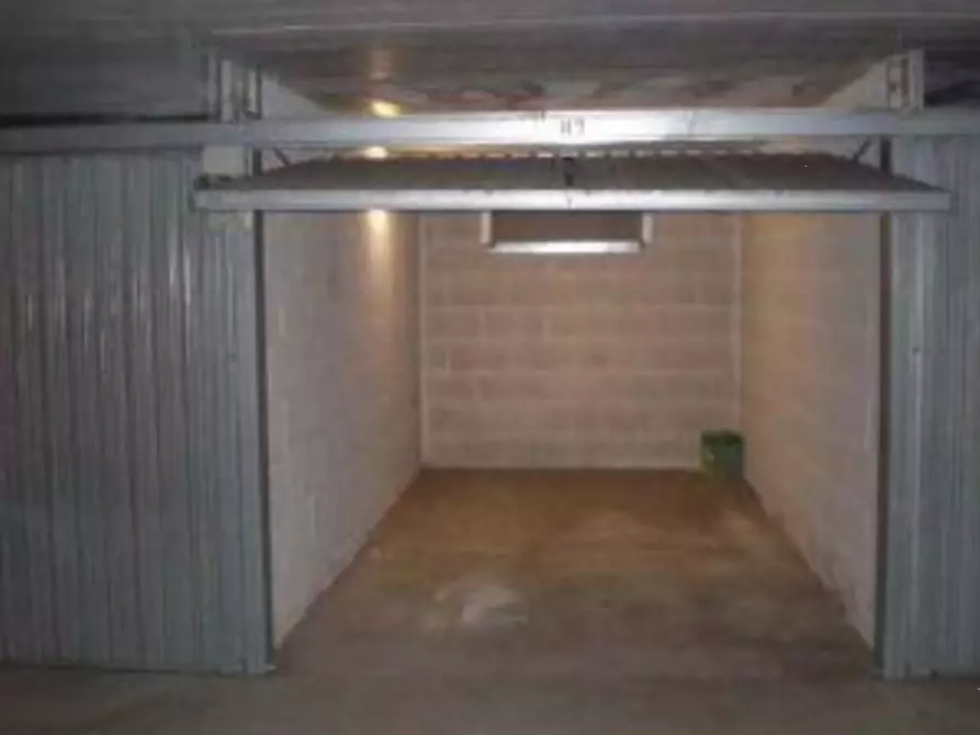 Immagine 4 di Garage in vendita  in Via di Grotta di Gregna a Roma