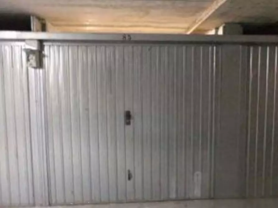 Immagine 1 di Garage in vendita  in Via Grotta di Gregna a Roma