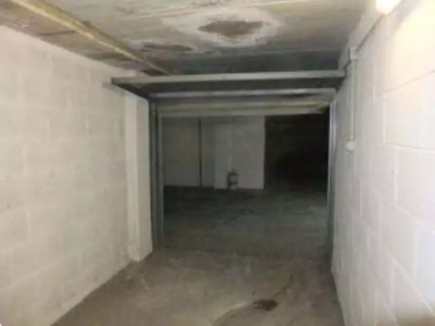 Immagine 3 di Garage in vendita  in Via Grotta di Gregna a Roma
