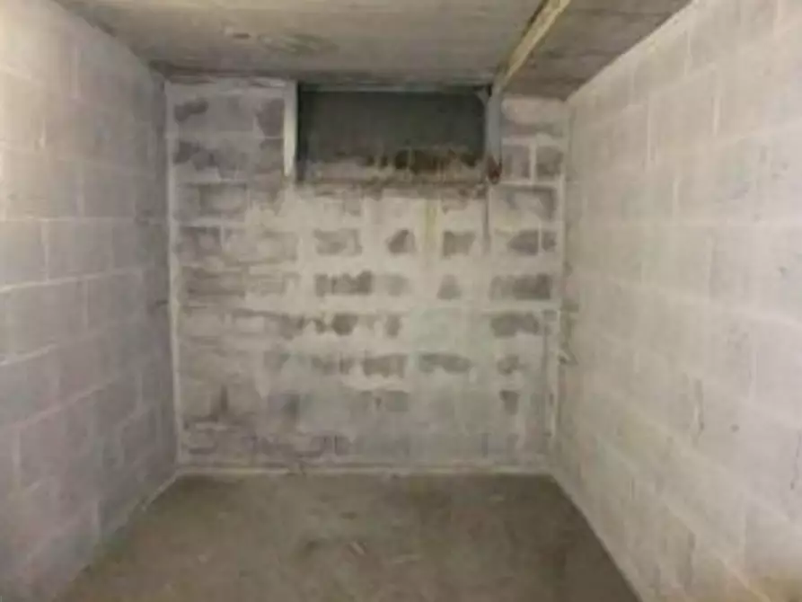 Immagine 4 di Garage in vendita  in Via Grotta di Gregna a Roma