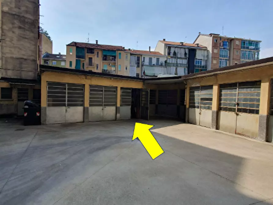 Immagine 1 di Negozio in vendita  in Via Michele Amari a Torino