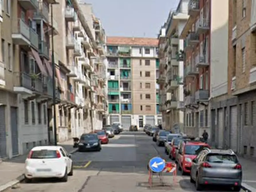 Immagine 2 di Negozio in vendita  in Via Michele Amari a Torino