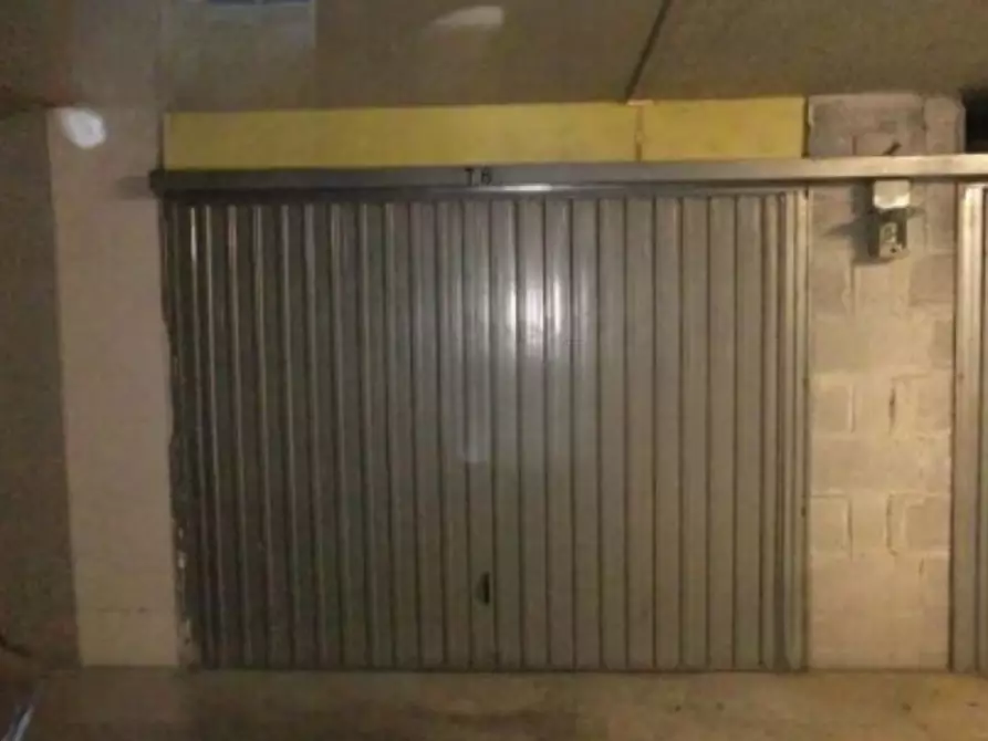 Immagine 1 di Garage in vendita  in Via di Grotta di Gregna a Roma