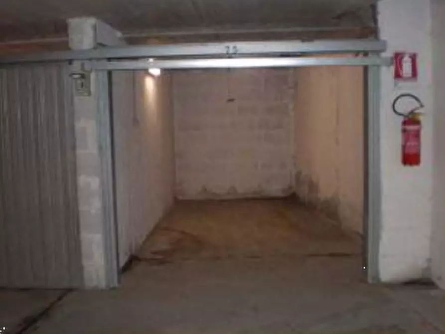 Immagine 2 di Garage in vendita  in Via di Grotta di Gregna a Roma