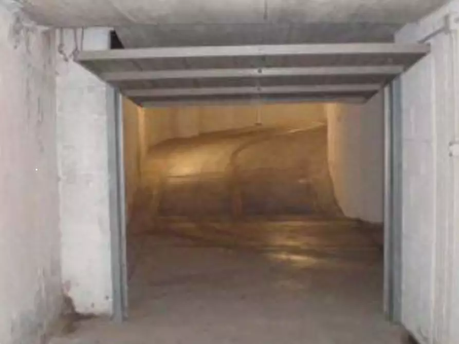 Immagine 3 di Garage in vendita  in Via di Grotta di Gregna a Roma