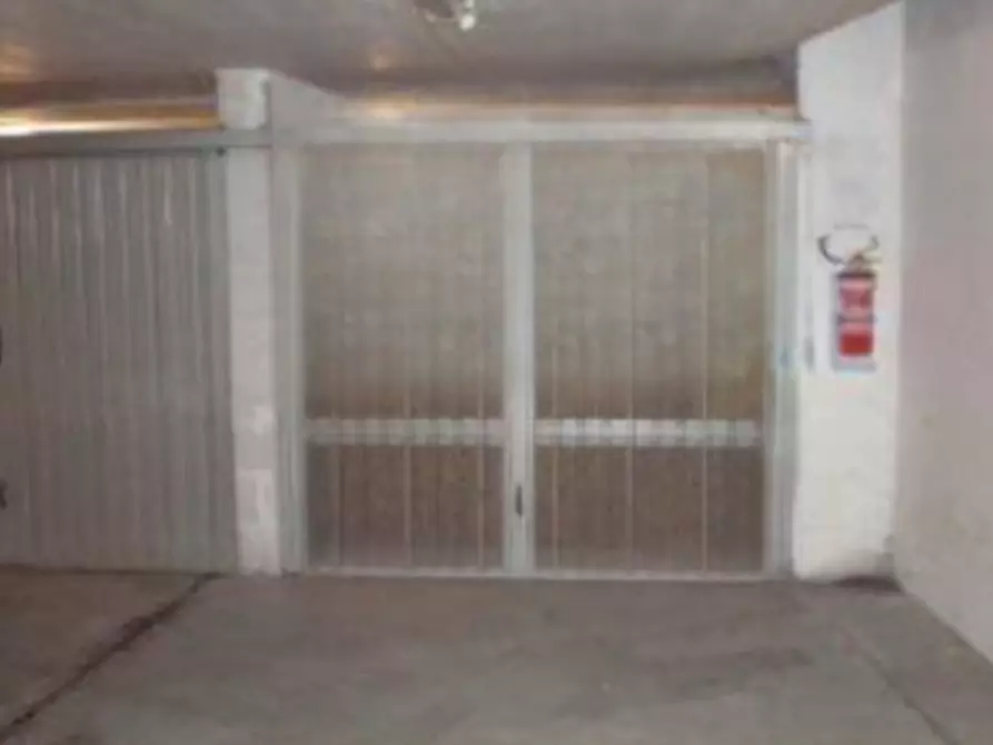 Immagine 1 di Garage in vendita  in Via di Grotta di Gregna a Roma