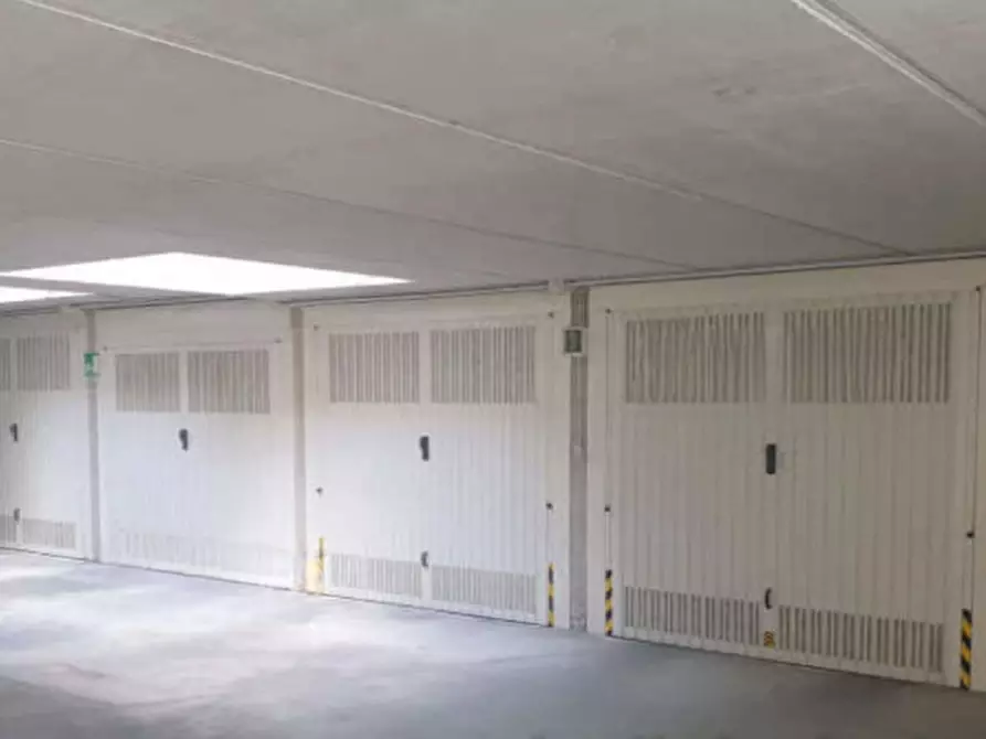 Immagine 1 di Garage in vendita  in Strada Genova a Moncalieri