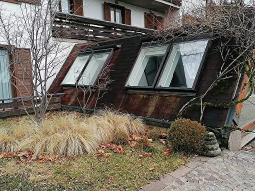 Immagine 9 di Stabile in vendita  in Via Silvio Pellico  a Castione Della Presolana