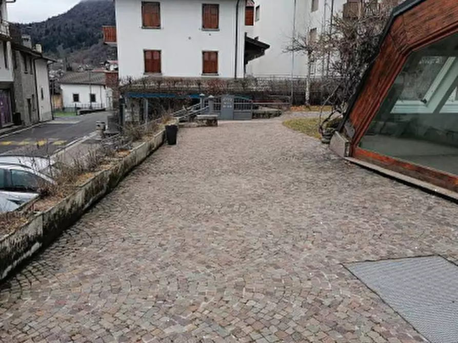 Immagine 10 di Stabile in vendita  in Via Silvio Pellico  a Castione Della Presolana