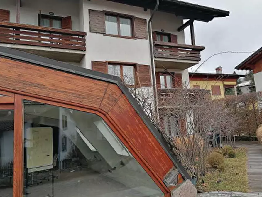 Immagine 11 di Stabile in vendita  in Via Silvio Pellico  a Castione Della Presolana