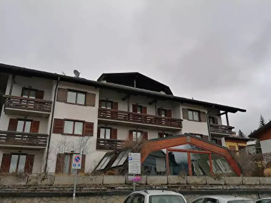 Immagine 14 di Stabile in vendita  in Via Silvio Pellico  a Castione Della Presolana