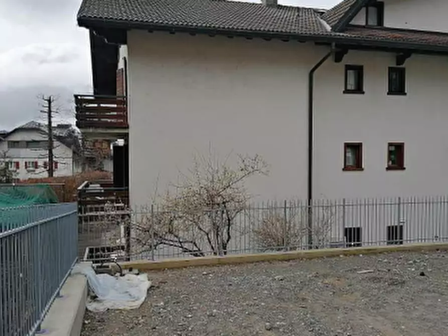 Immagine 15 di Stabile in vendita  in Via Silvio Pellico  a Castione Della Presolana