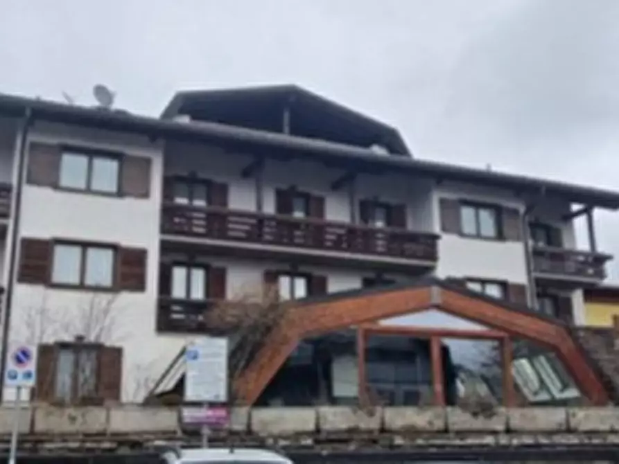 Immagine 16 di Stabile in vendita  in Via Silvio Pellico  a Castione Della Presolana