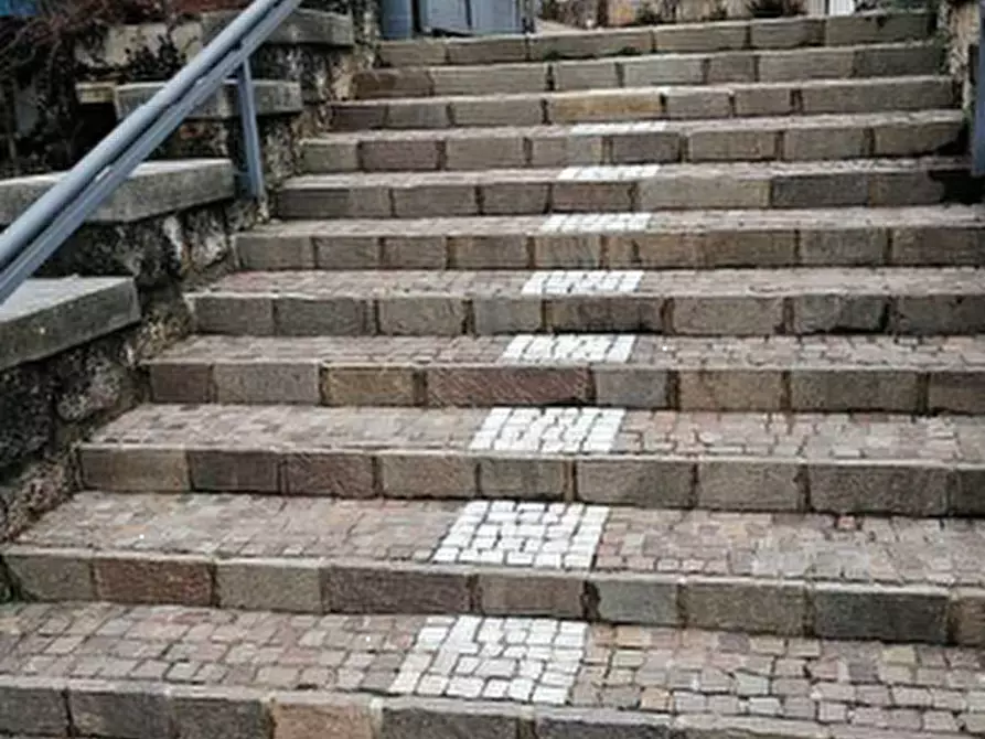 Immagine 17 di Stabile in vendita  in Via Silvio Pellico  a Castione Della Presolana