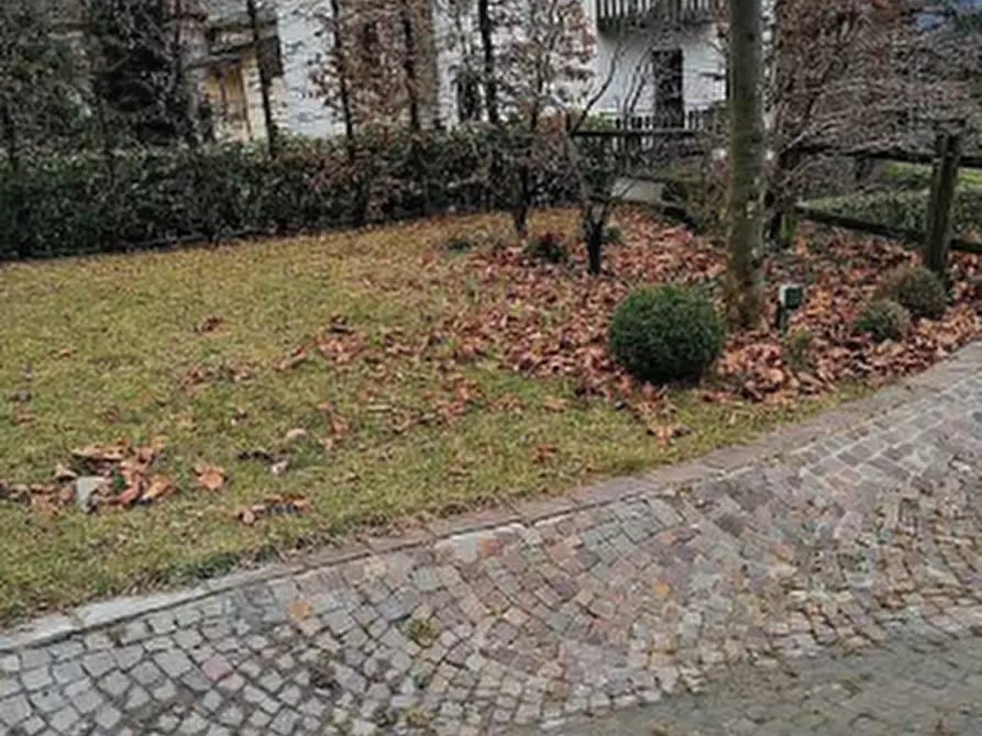 Immagine 20 di Stabile in vendita  in Via Silvio Pellico  a Castione Della Presolana