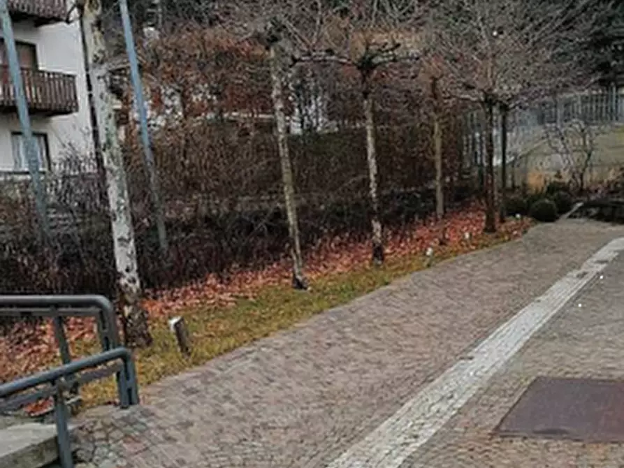 Immagine 21 di Stabile in vendita  in Via Silvio Pellico  a Castione Della Presolana