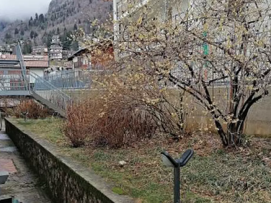 Immagine 22 di Stabile in vendita  in Via Silvio Pellico  a Castione Della Presolana