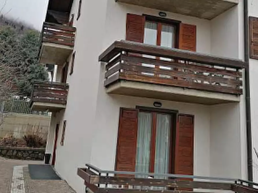 Immagine 27 di Stabile in vendita  in Via Silvio Pellico  a Castione Della Presolana