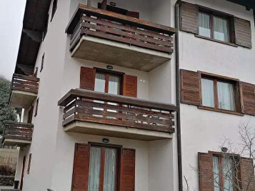 Immagine 28 di Stabile in vendita  in Via Silvio Pellico  a Castione Della Presolana