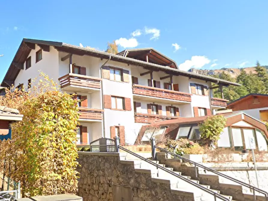 Immagine 7 di Stabile in vendita  in Via Silvio Pellico  a Castione Della Presolana