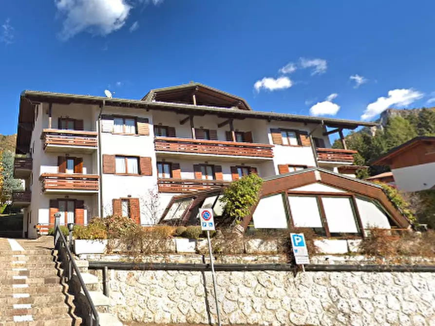 Immagine 8 di Stabile in vendita  in Via Silvio Pellico  a Castione Della Presolana