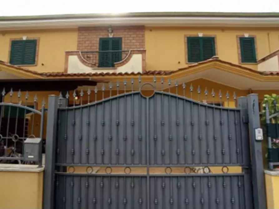 Immagine 2 di Porzione di casa in vendita  in Viale Adriatico a Anzio