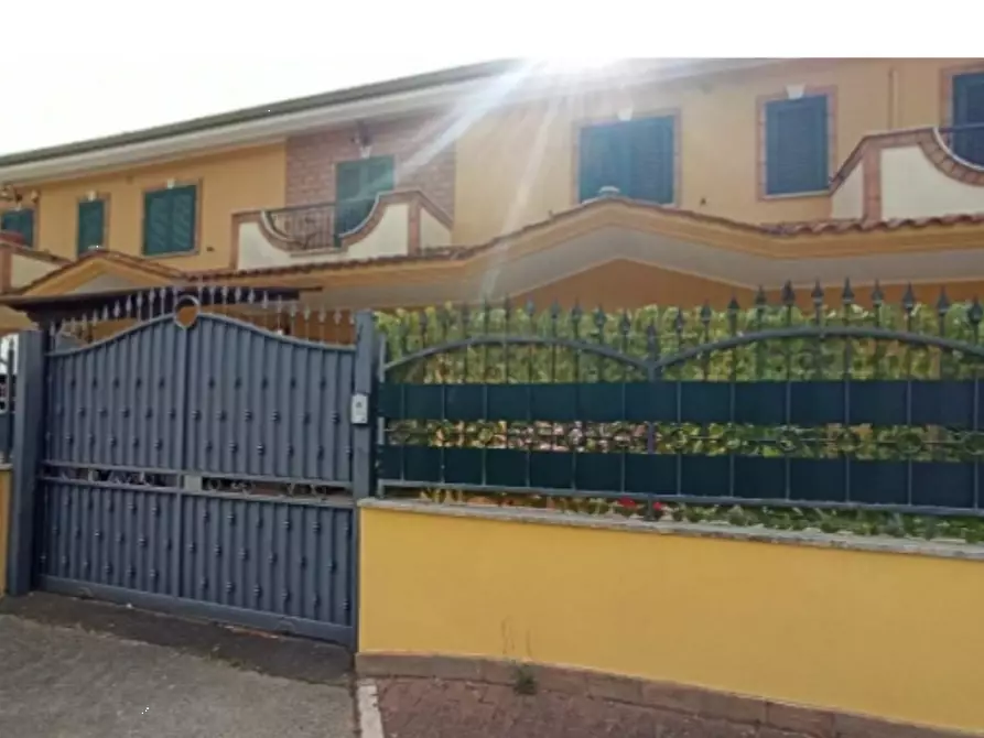 Immagine 3 di Porzione di casa in vendita  in Viale Adriatico a Anzio