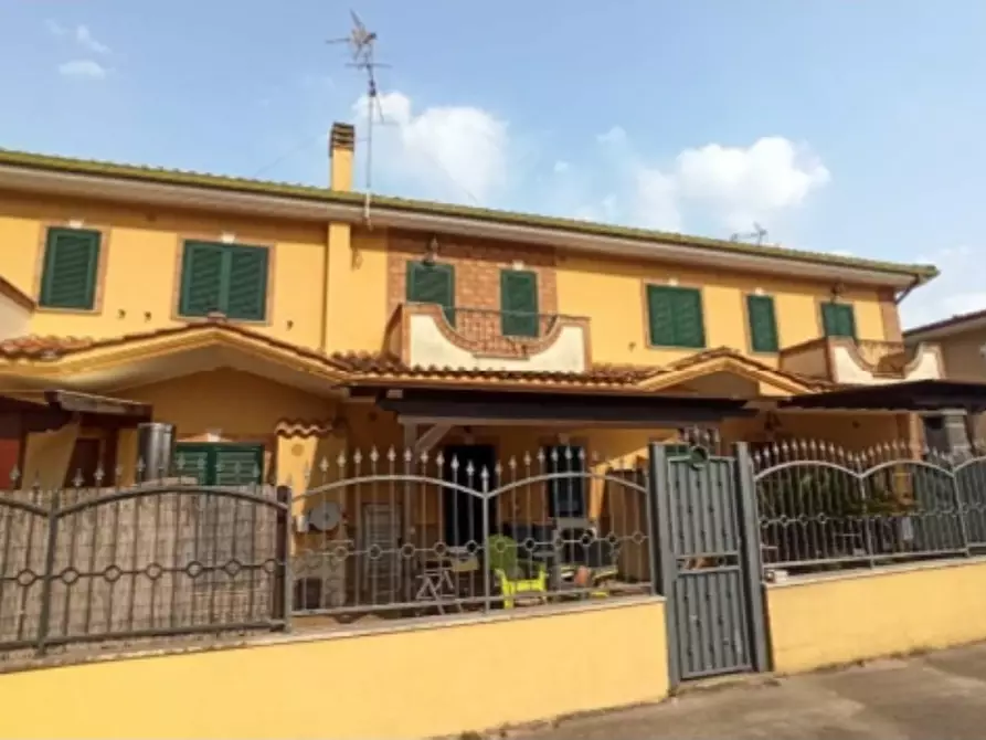 Immagine 1 di Porzione di casa in vendita  in Viale Adriatico a Anzio
