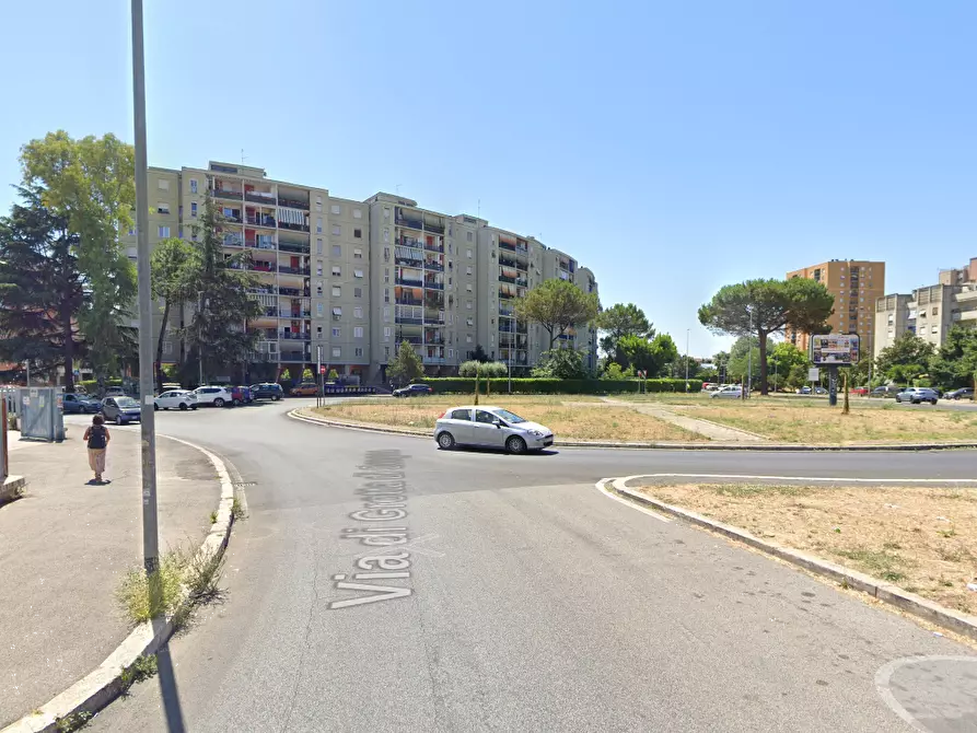 Immagine 12 di Garage in vendita  in Via grotta di gregna a Roma