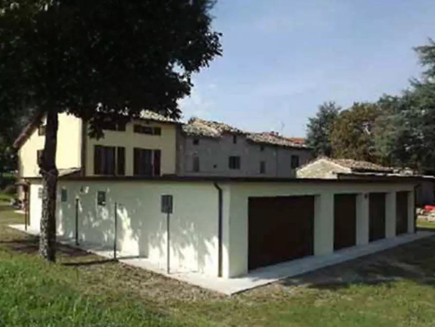 Immagine 1 di Casa indipendente in vendita  in Strada Langhirano a Parma
